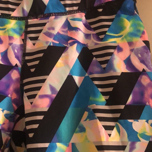 💙 Fila running capris- bright colors/patterns- size M - Picture 2 of 4